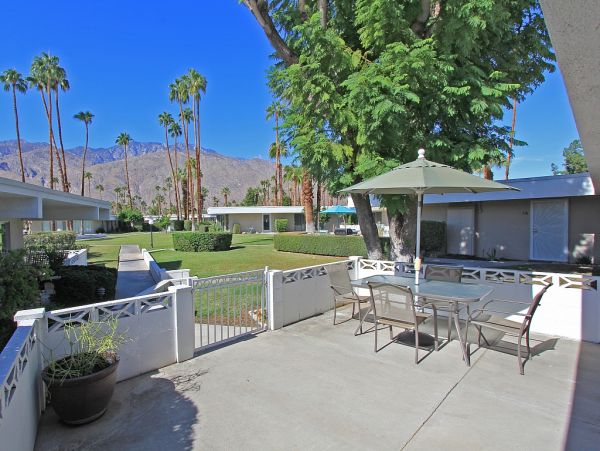 Palm Springs Home 984215