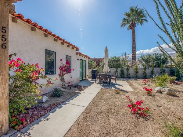 Palm Springs Home 984216