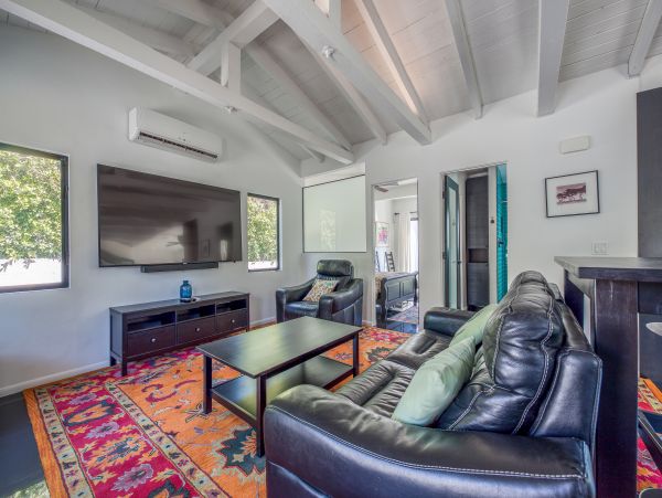 Palm Springs Home 984216