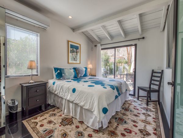 Palm Springs Home 984216
