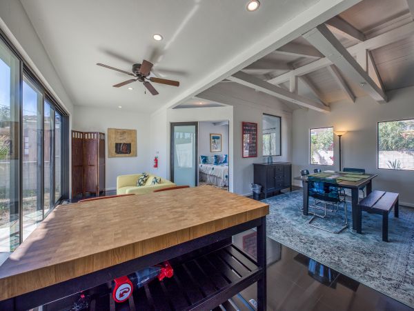 Palm Springs Home 984216