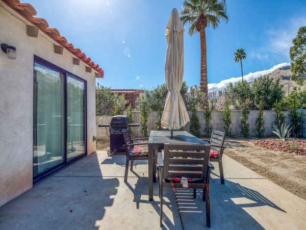 Palm Springs Home 984216