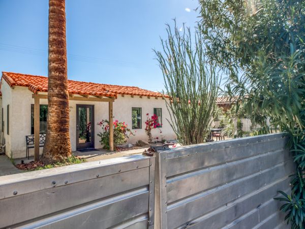 Palm Springs Home 984216