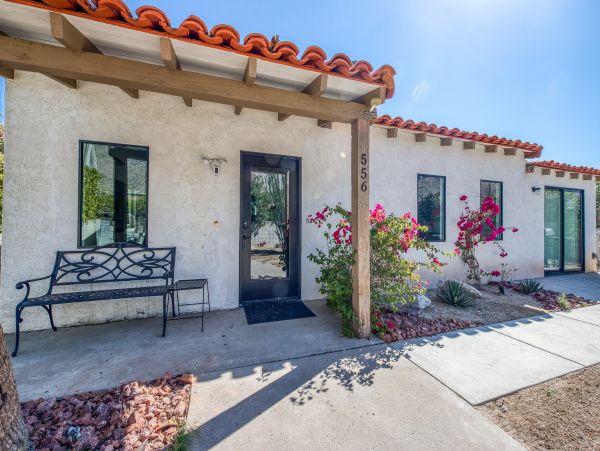 Palm Springs Home 984216