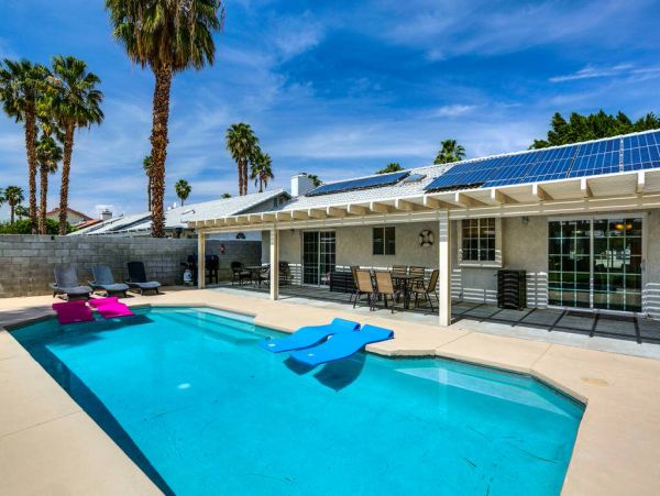 Palm Springs Home 984218