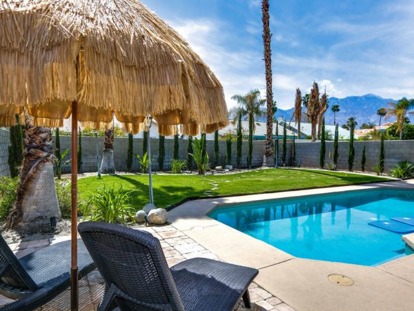 Palm Springs Home 984218