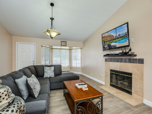 Palm Springs Home 984218