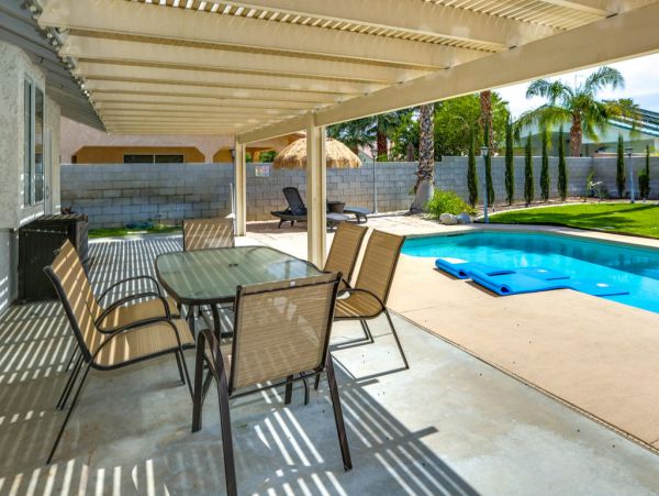 Palm Springs Home 984218