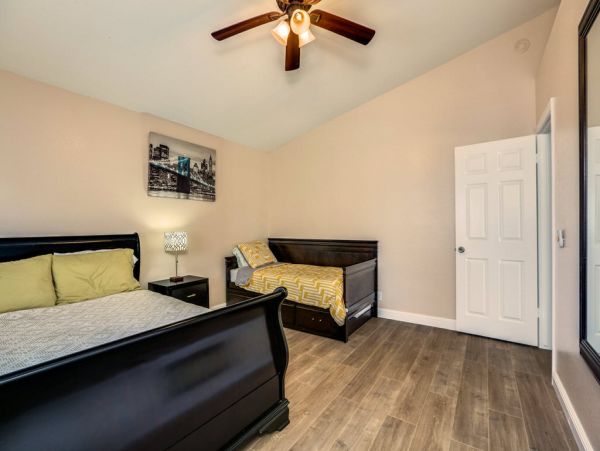 Palm Springs Home 984218
