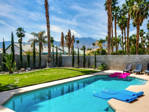 Palm Springs Home 984218