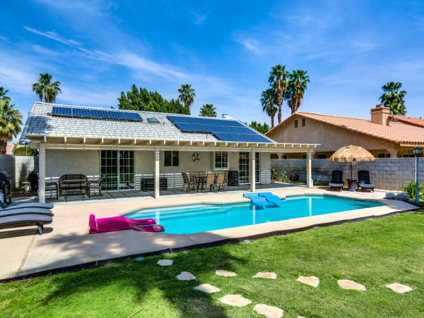Palm Springs Home 984218
