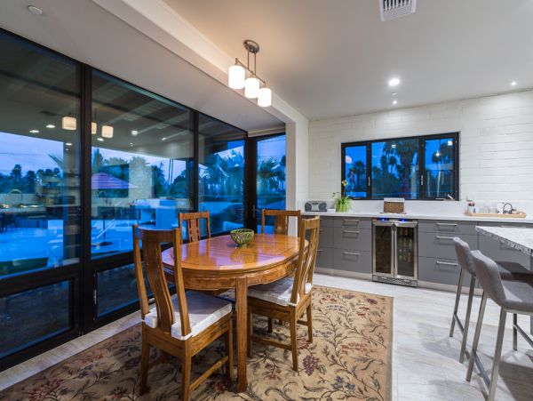 Palm Springs Home 984219