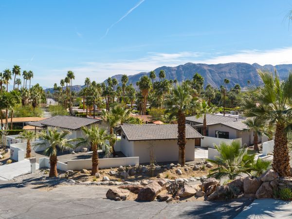 Palm Springs Home 984219