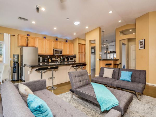 Palm Springs Home 984220