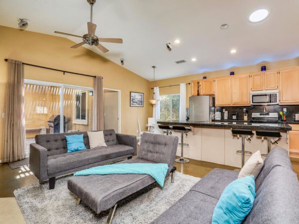 Palm Springs Home 984220