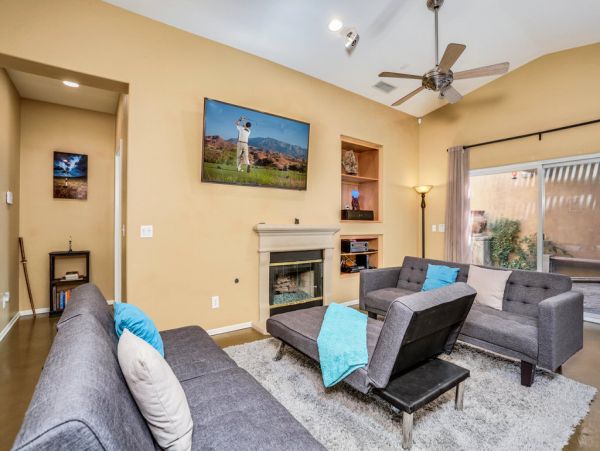 Palm Springs Home 984220