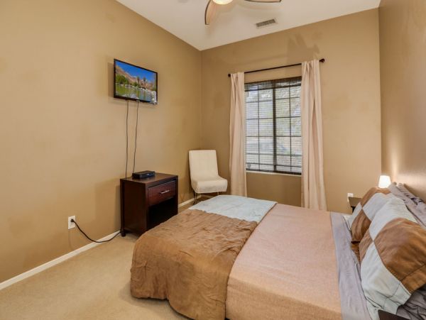 Palm Springs Home 984220
