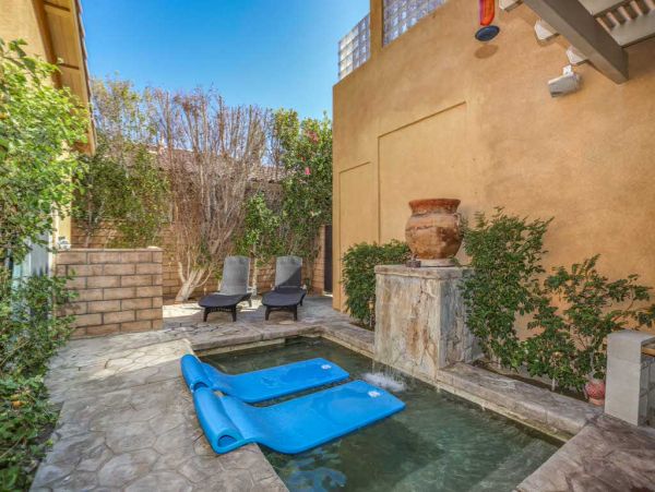 Palm Springs Home 984220