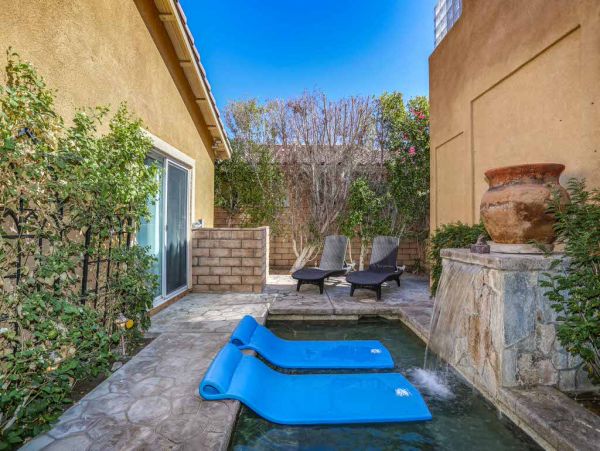 Palm Springs Home 984220