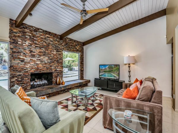 Palm Springs Home 984221
