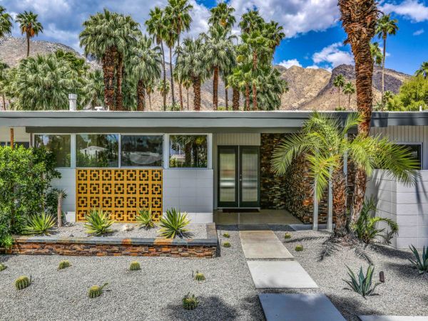 Palm Springs Home 984221