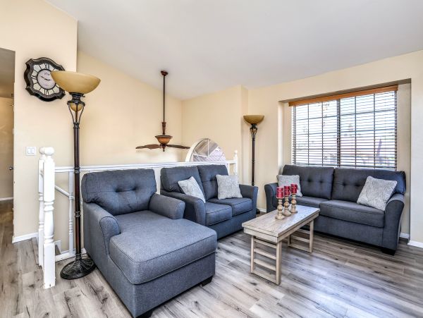 Palm Springs Home 984224