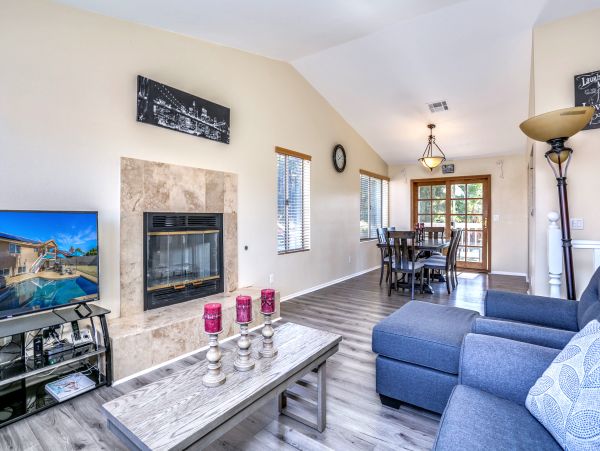Palm Springs Home 984224