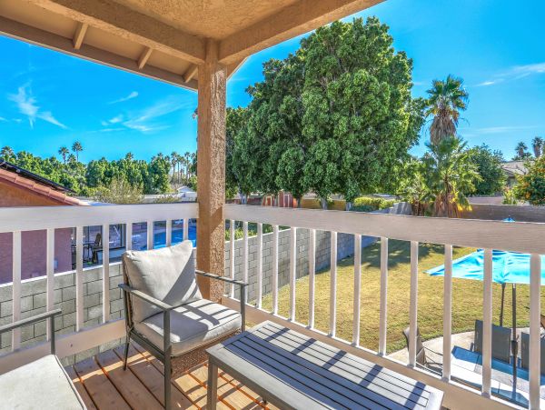 Palm Springs Home 984224