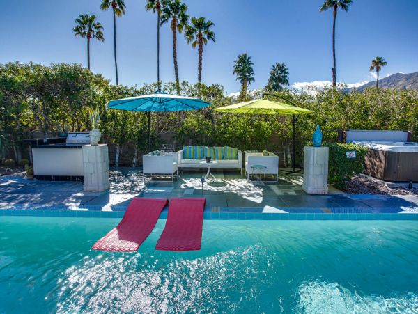 Palm Springs Home 984225