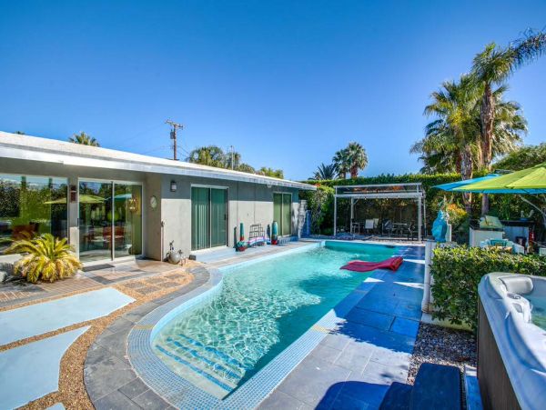 Palm Springs Home 984225