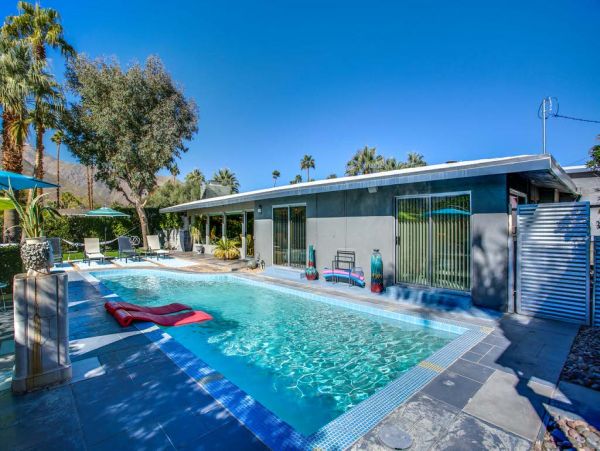 Palm Springs Home 984225