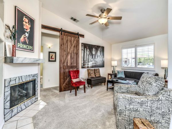 Palm Springs Home 984226