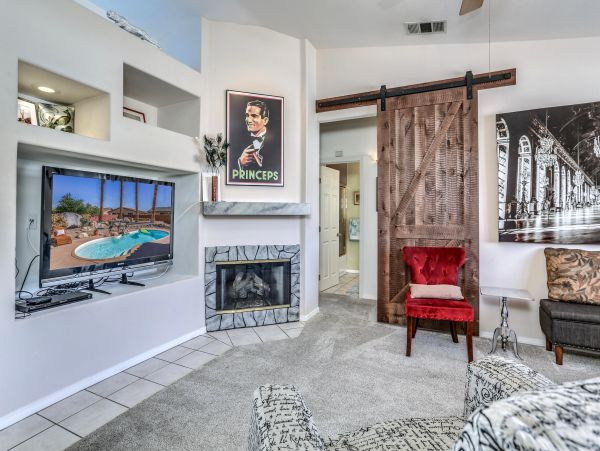 Palm Springs Home 984226