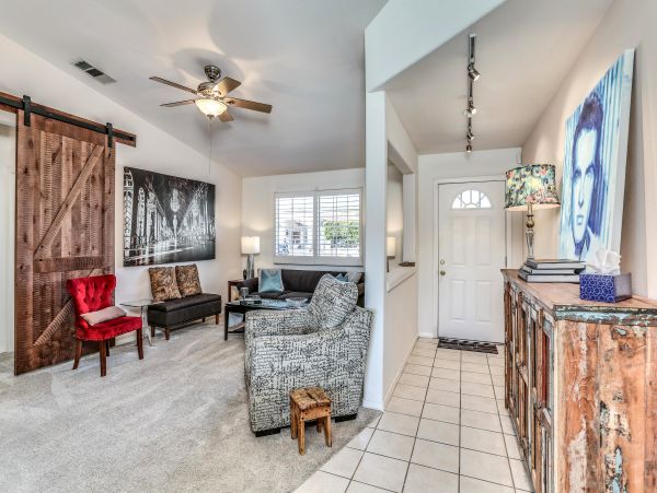 Palm Springs Home 984226