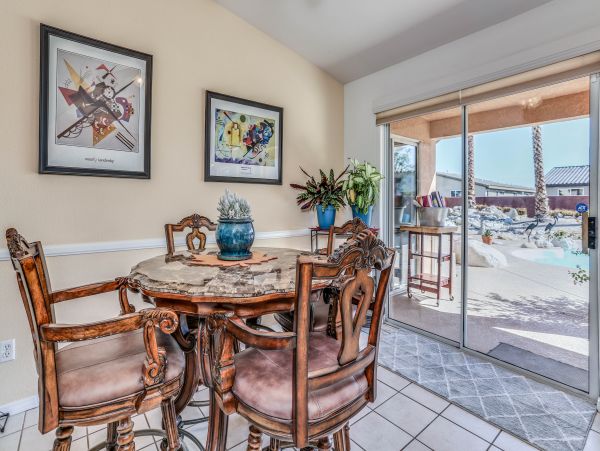 Palm Springs Home 984226