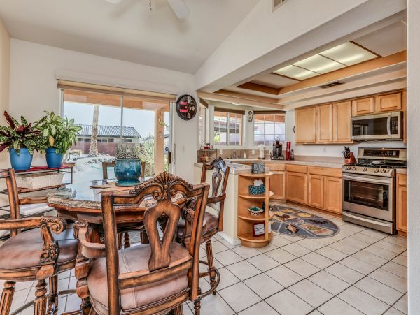 Palm Springs Home 984226