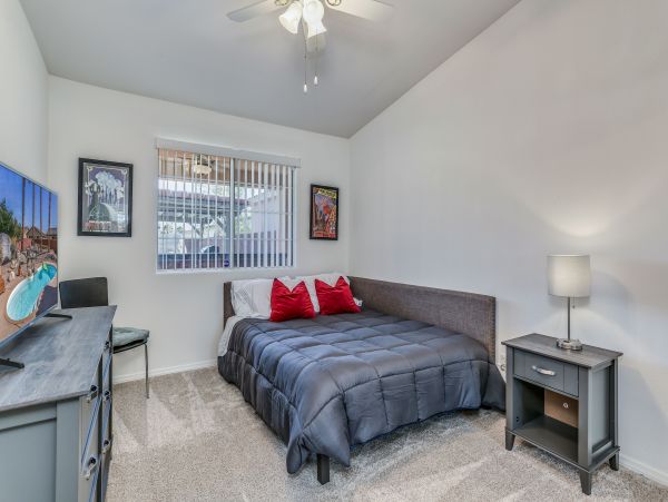 Palm Springs Home 984226