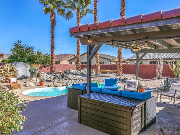Palm Springs Home 984226