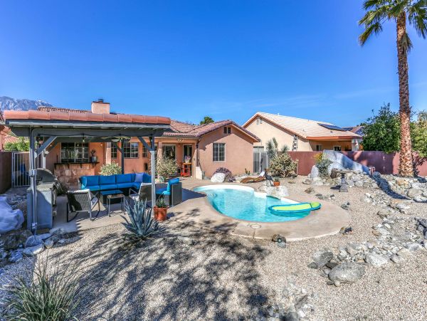 Palm Springs Home 984226