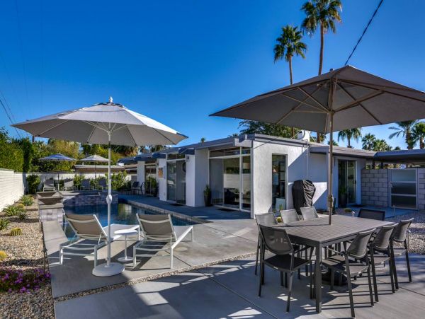 Palm Springs Home 984227