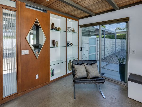 Palm Springs Home 984227