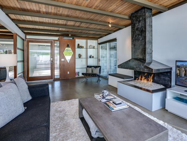 Palm Springs Home 984227