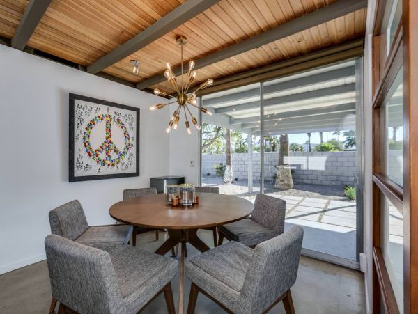 Palm Springs Home 984227