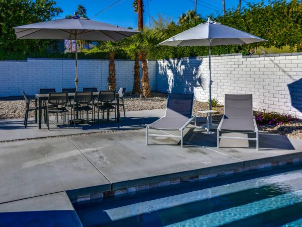 Palm Springs Home 984227