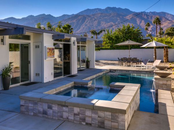 Palm Springs Home 984227