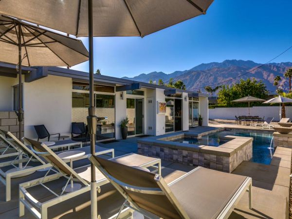 Palm Springs Home 984227