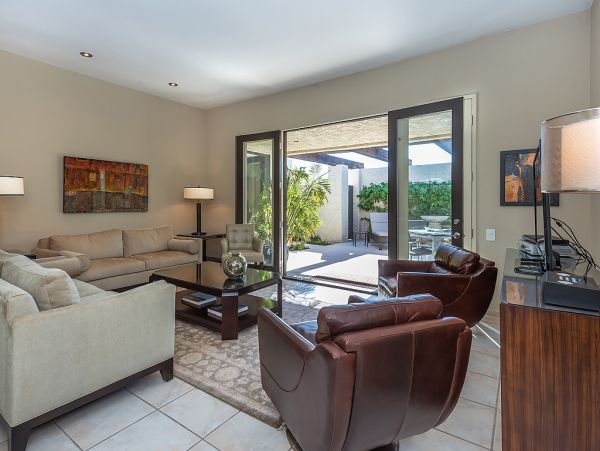 Palm Springs Home 984228