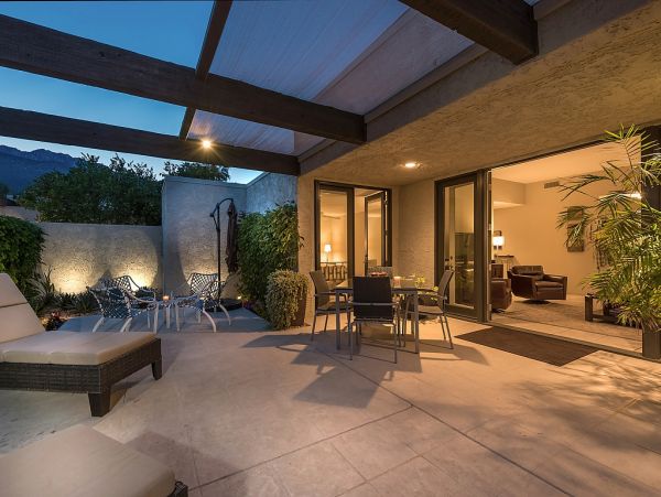 Palm Springs Home 984228