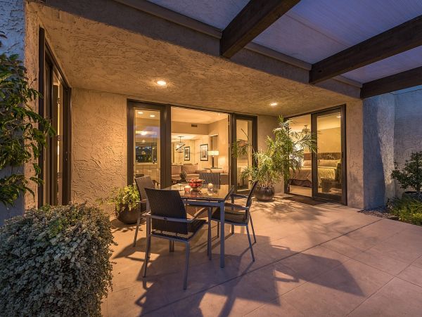 Palm Springs Home 984228