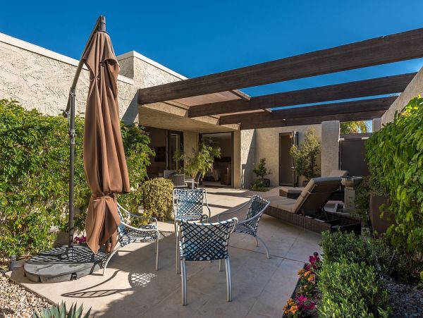 Palm Springs Home 984228